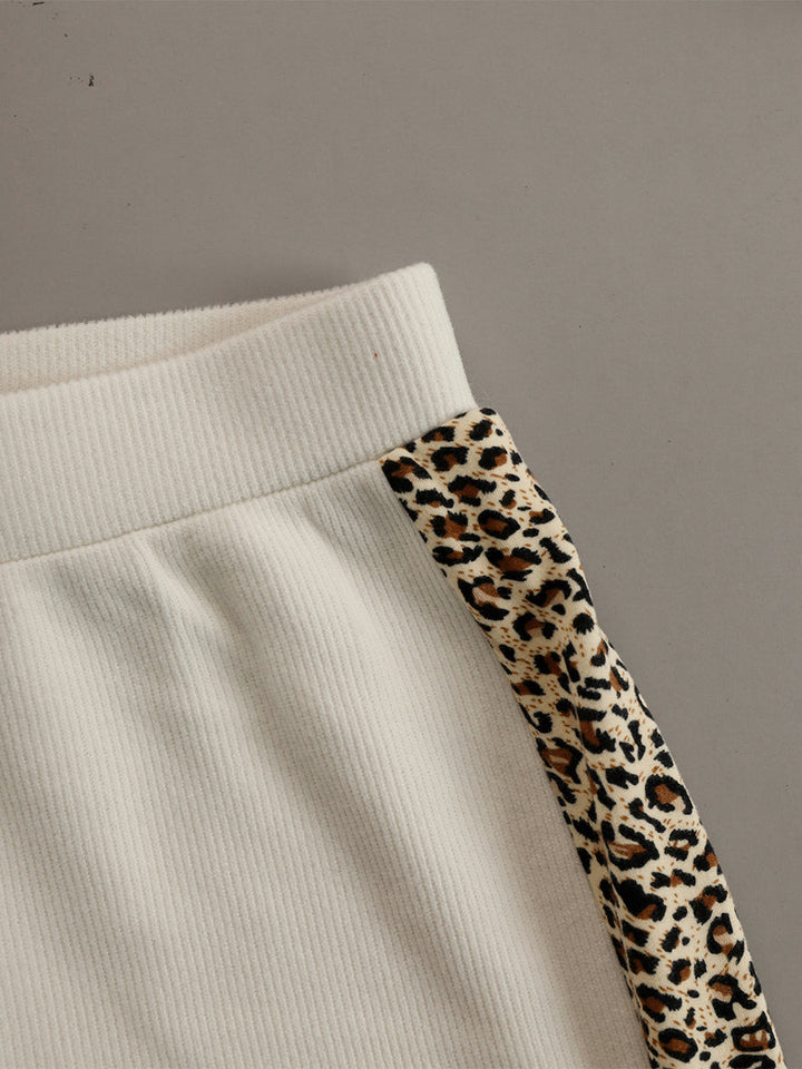 Magda™ | Conjunto Deportivo Chic: Top Cuello Alto y Pantalón Ancho Crudo