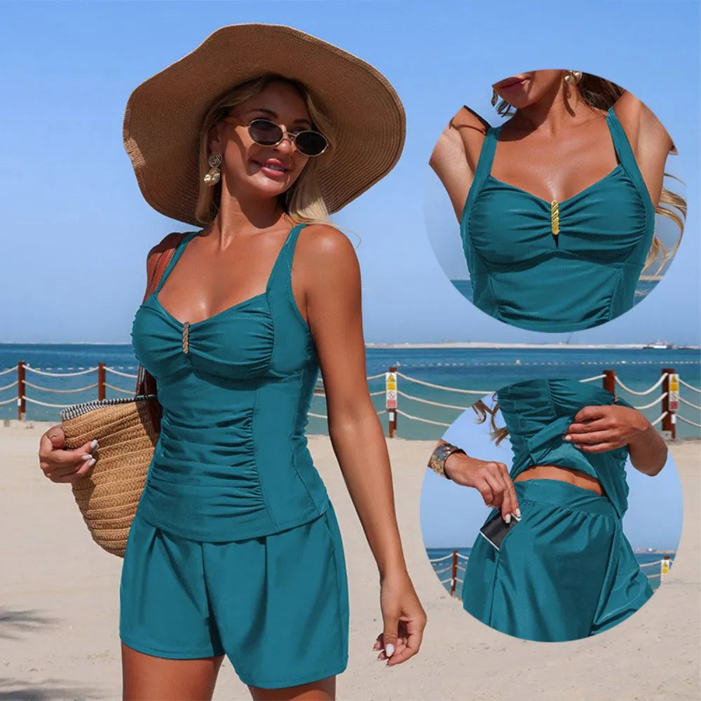 Tankini Elegante con Shorts y Detalle Dorado