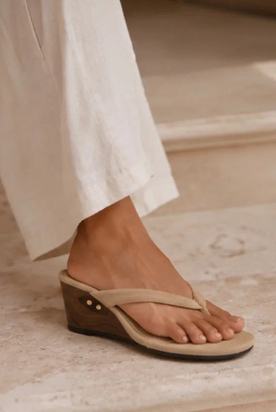 Apricot™ | Sandalias con Cuña Beige