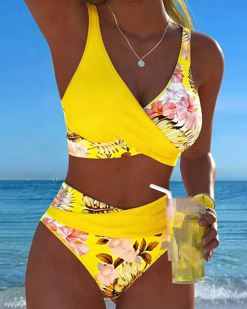Anabel™ | Bikini con estampado floral en contraste y abertura