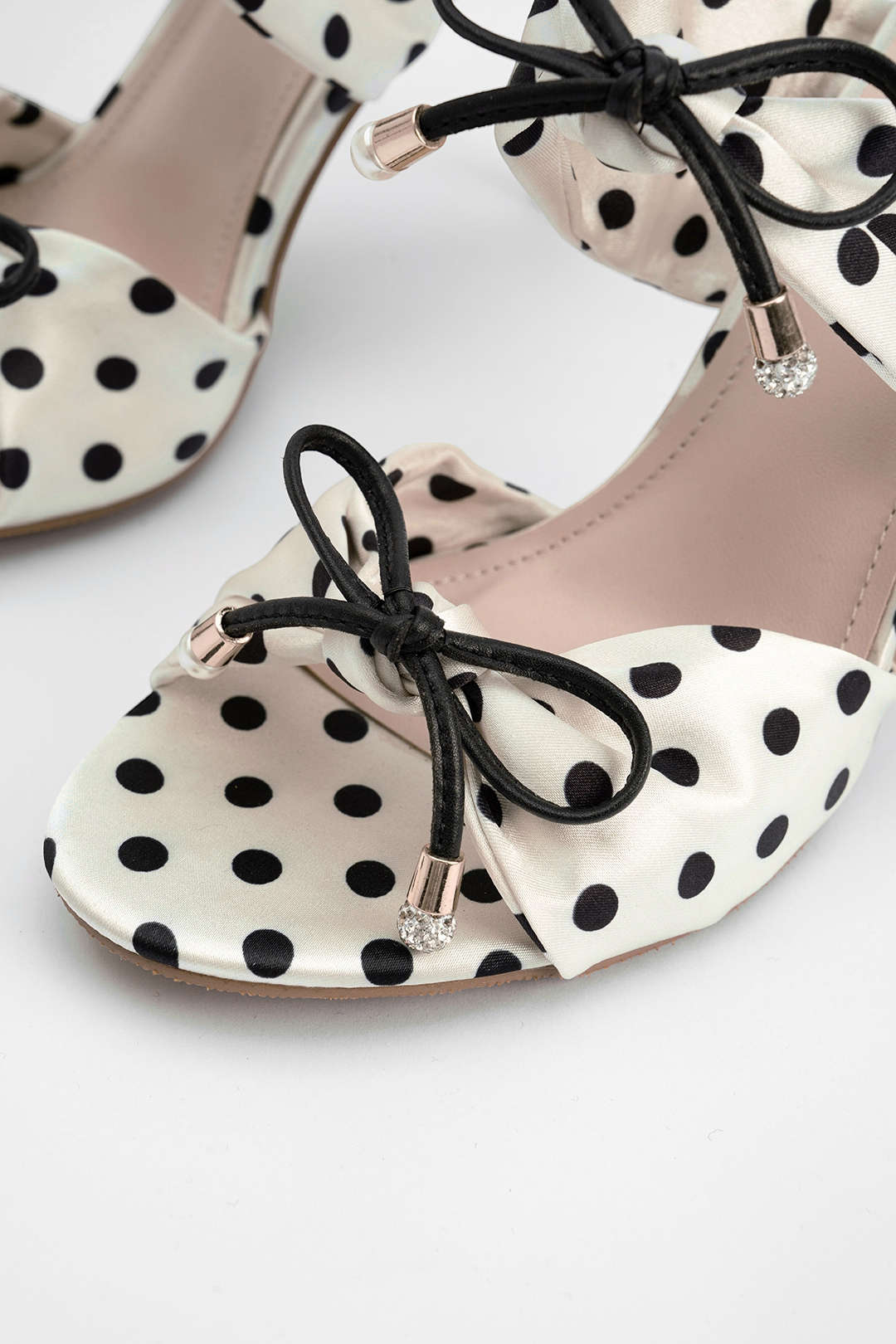 Polka™ | Tacones con Lazo de Lunares