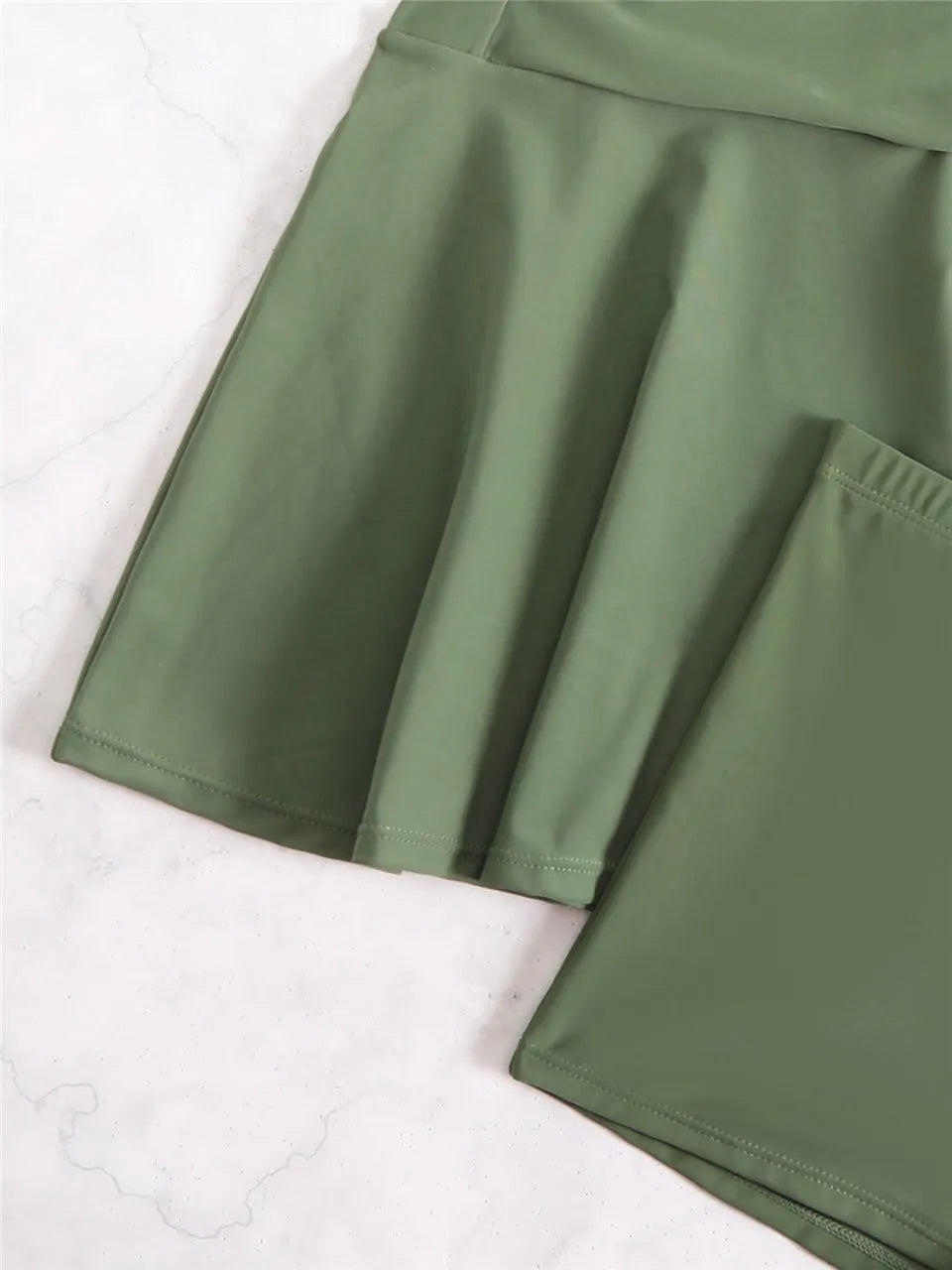 Tankini Due Pezzi Donna con Gonna – Top Arricciato Contenitivo e Shorts